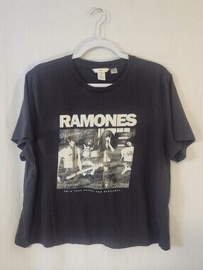 H&M Ramones Crewneck Tee in Black